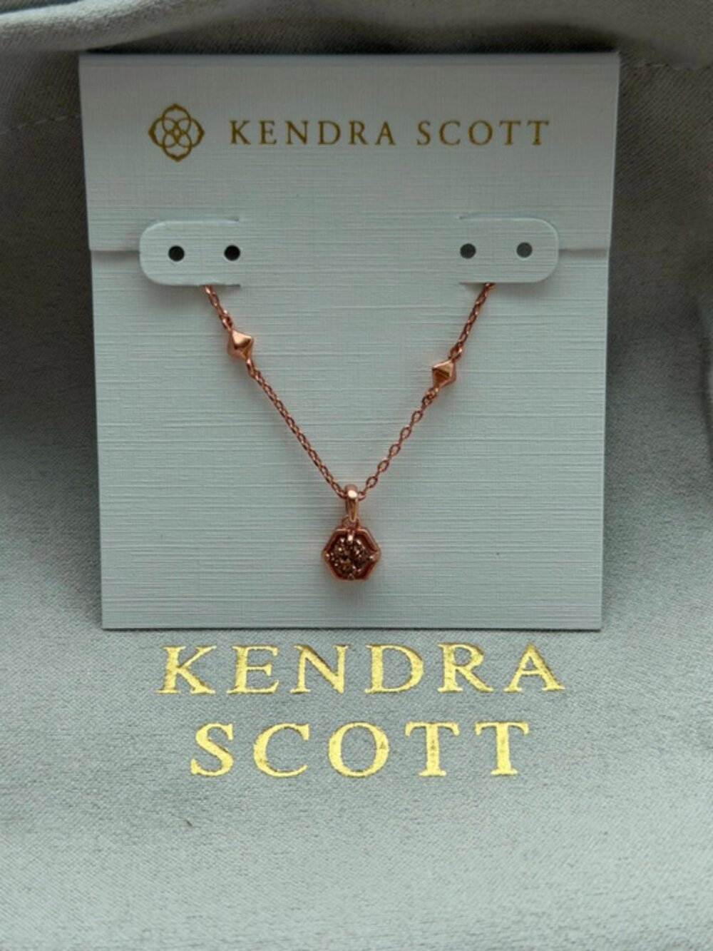 Kendra Scott pendant necklace